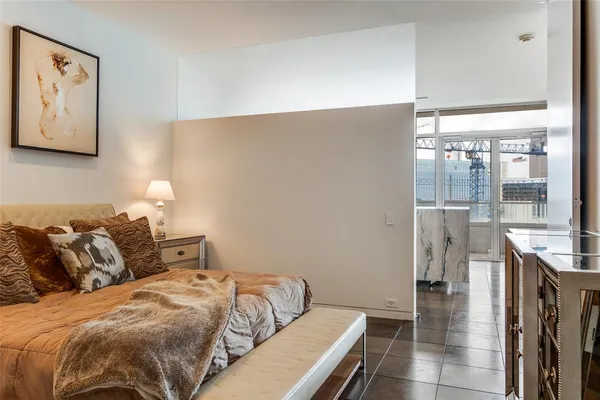 $4,500 | 2430 Victory Park Lane, Unit 2206, Dallas, TX 75219