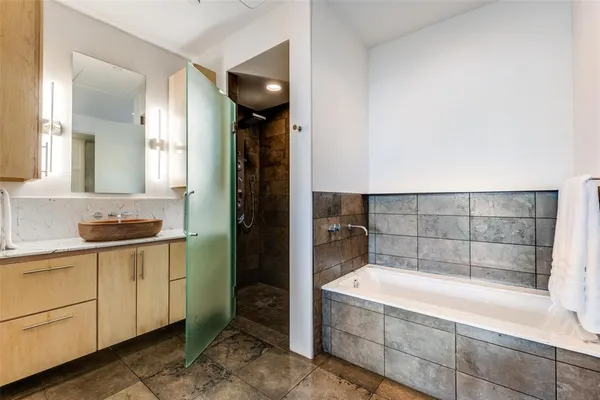 $4,500 | 2430 Victory Park Lane, Unit 2206, Dallas, TX 75219
