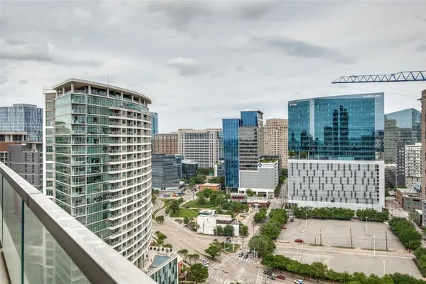 $4,500 | 2430 Victory Park Lane, Unit 2206, Dallas, TX 75219