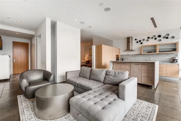 $4,500 | 2430 Victory Park Lane, Unit 2206, Dallas, TX 75219