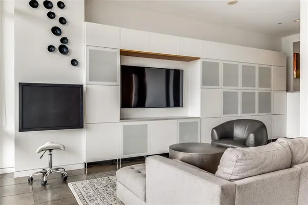 $4,500 | 2430 Victory Park Lane, Unit 2206, Dallas, TX 75219