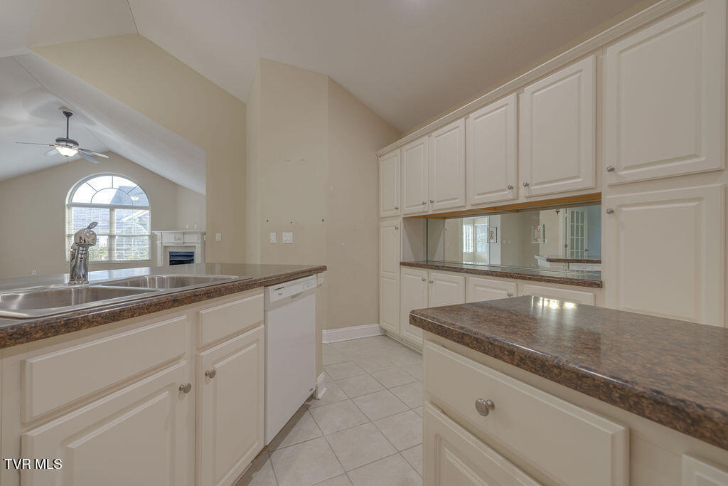 1682 Hatterdale Farm Road Blountville, TN 37617 - Photo 21 of 48 021