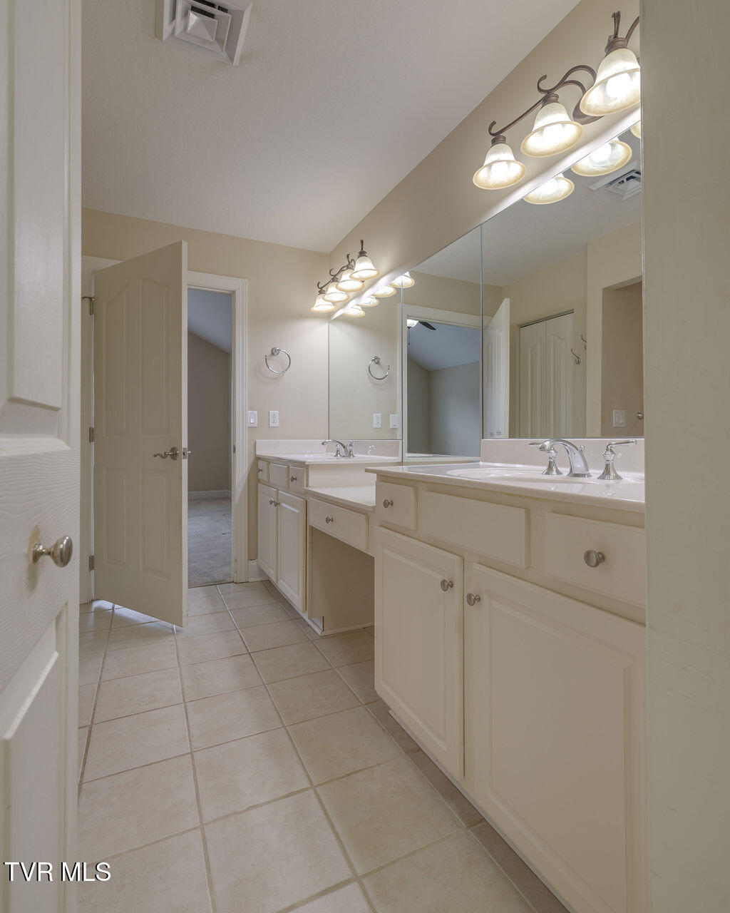 1682 Hatterdale Farm Road Blountville, TN 37617 - Photo 35 of 48 035