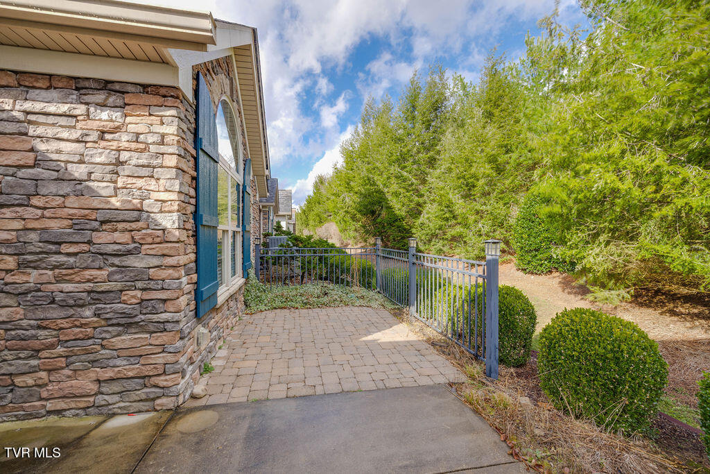 1682 Hatterdale Farm Road Blountville, TN 37617 - Photo 5 of 48 005