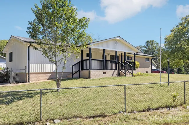 a house view with a outdoor space