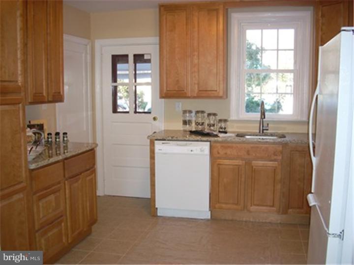 129 Chester Road Devon, PA 19333 - Photo 4 of 12 Kitchen