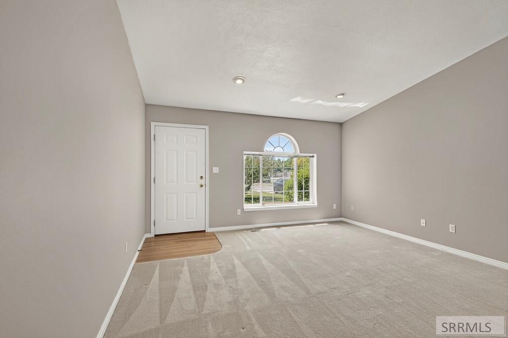 2907 Courtyard Circle Ammon, ID 83406 - Photo 4 of 32