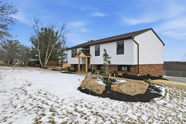 $379,000 | 86 Washington Avenue, Hickory, PA 15340