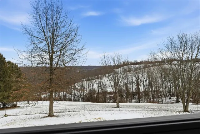 $379,000 | 86 Washington Avenue, Hickory, PA 15340