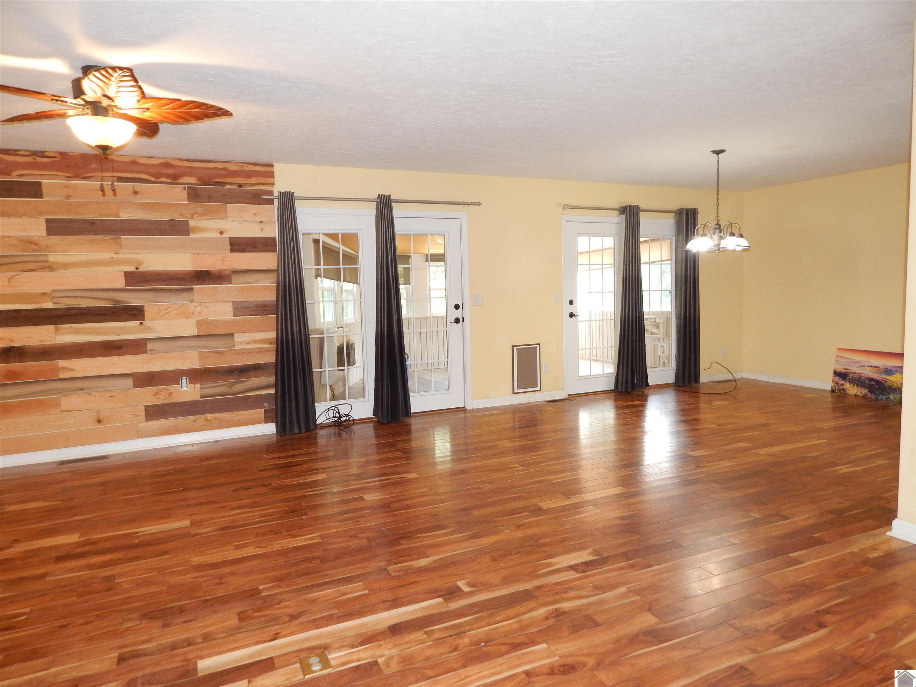 283 Delaware Road Gilbertsville, KY 42044 - Photo 7 of 35 GREAT ROOM VIEW OF SUNPORCH & DINING AREA