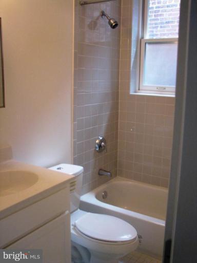 1440 Columbia Road Northwest, Unit 401 Washington, DC 20009 - Photo 11 of 12 Bath #1