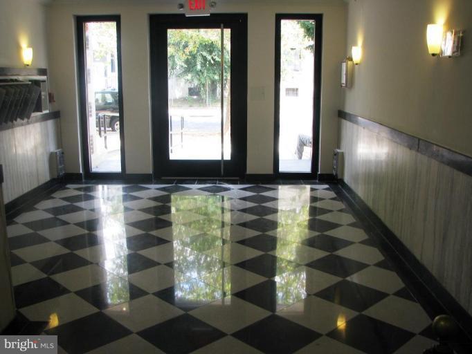 1440 Columbia Road Northwest, Unit 401 Washington, DC 20009 - Photo 4 of 12 Entrance / Foyer