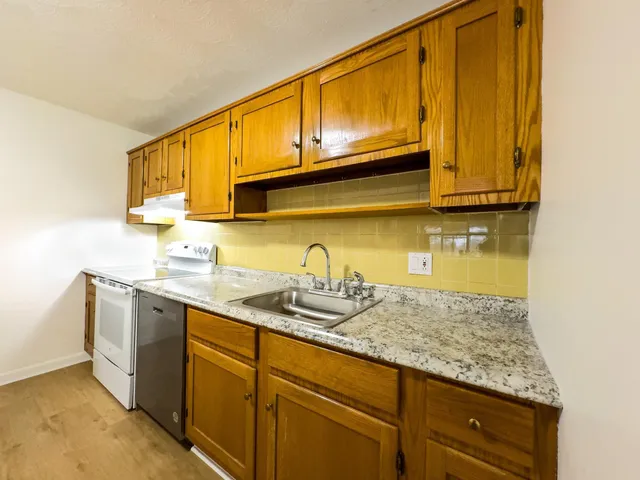 $2,000 | 13 Silvestri Circle, Unit 23, Derry, NH 03038