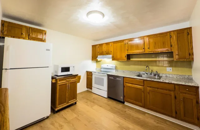 $2,000 | 13 Silvestri Circle, Unit 23, Derry, NH 03038