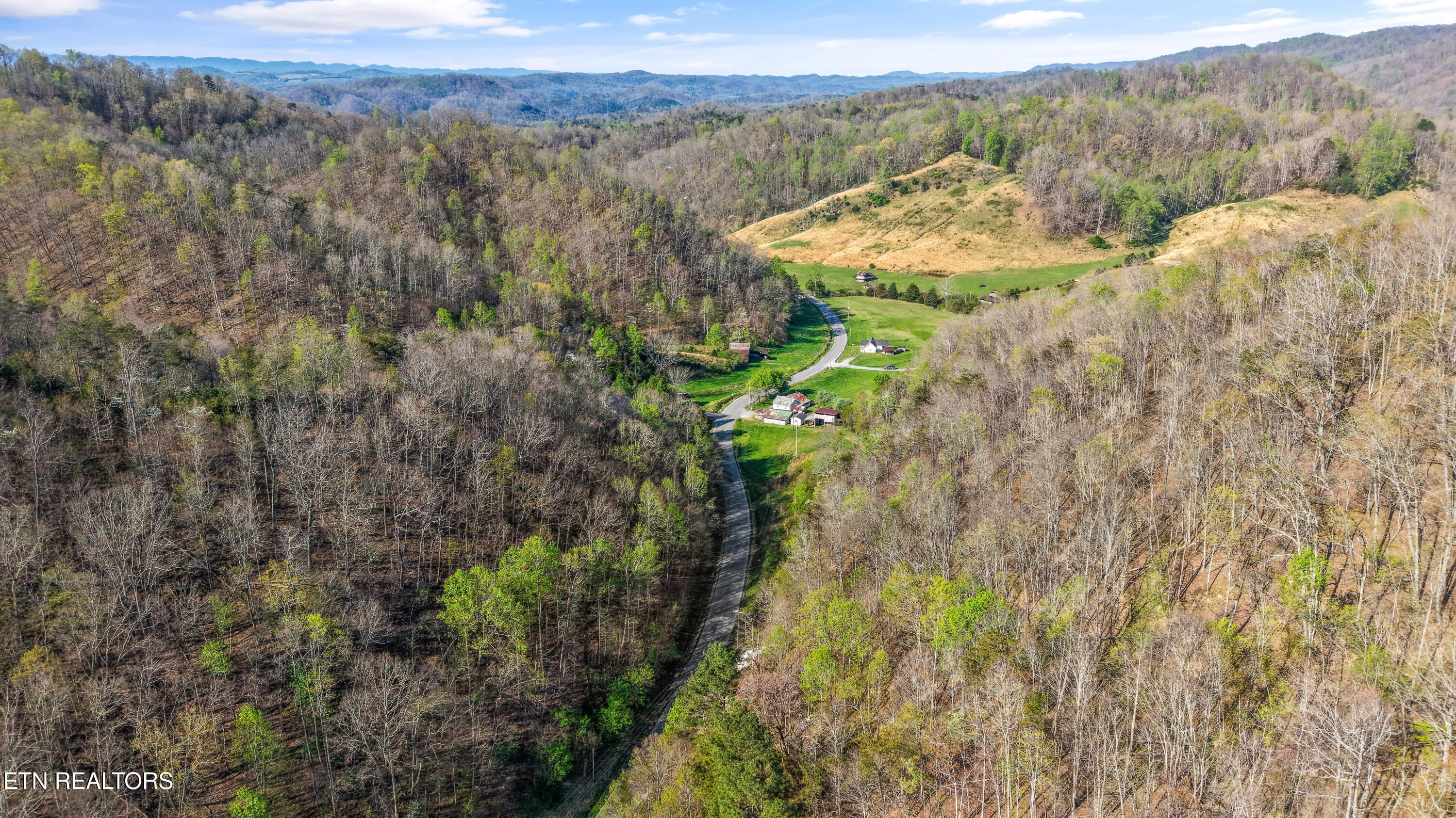 542 Back Valley Road Sneedville, TN 37869 - Photo 15 of 31 IMG_0216