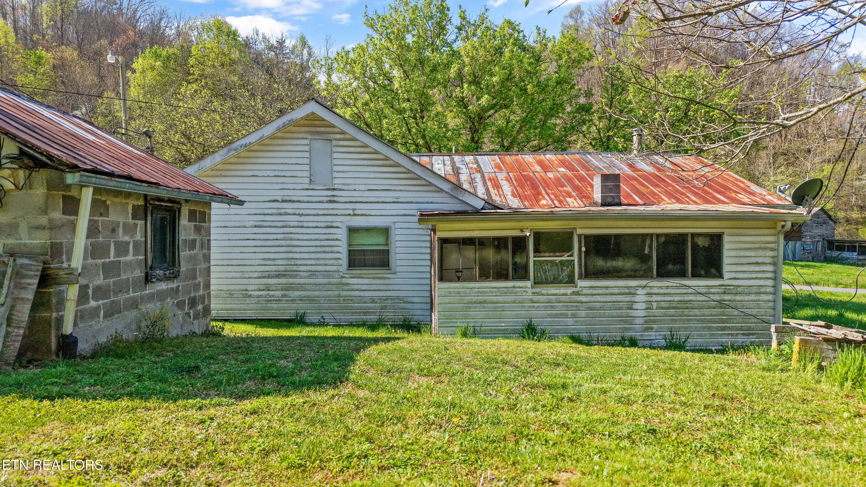 542 Back Valley Road Sneedville, TN 37869 - Photo 24 of 31 IMG_0197