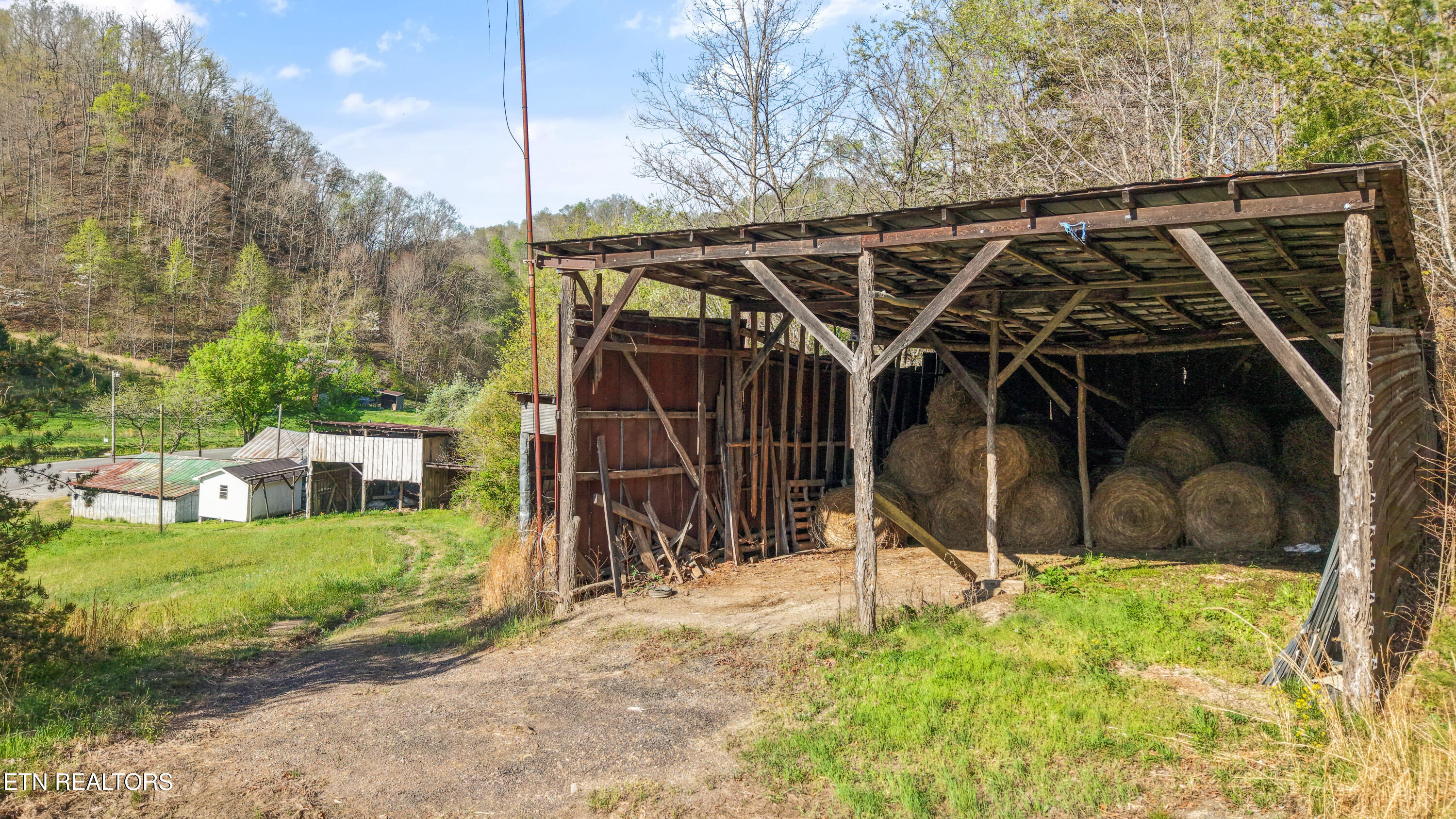 542 Back Valley Road Sneedville, TN 37869 - Photo 7 of 31 IMG_0201