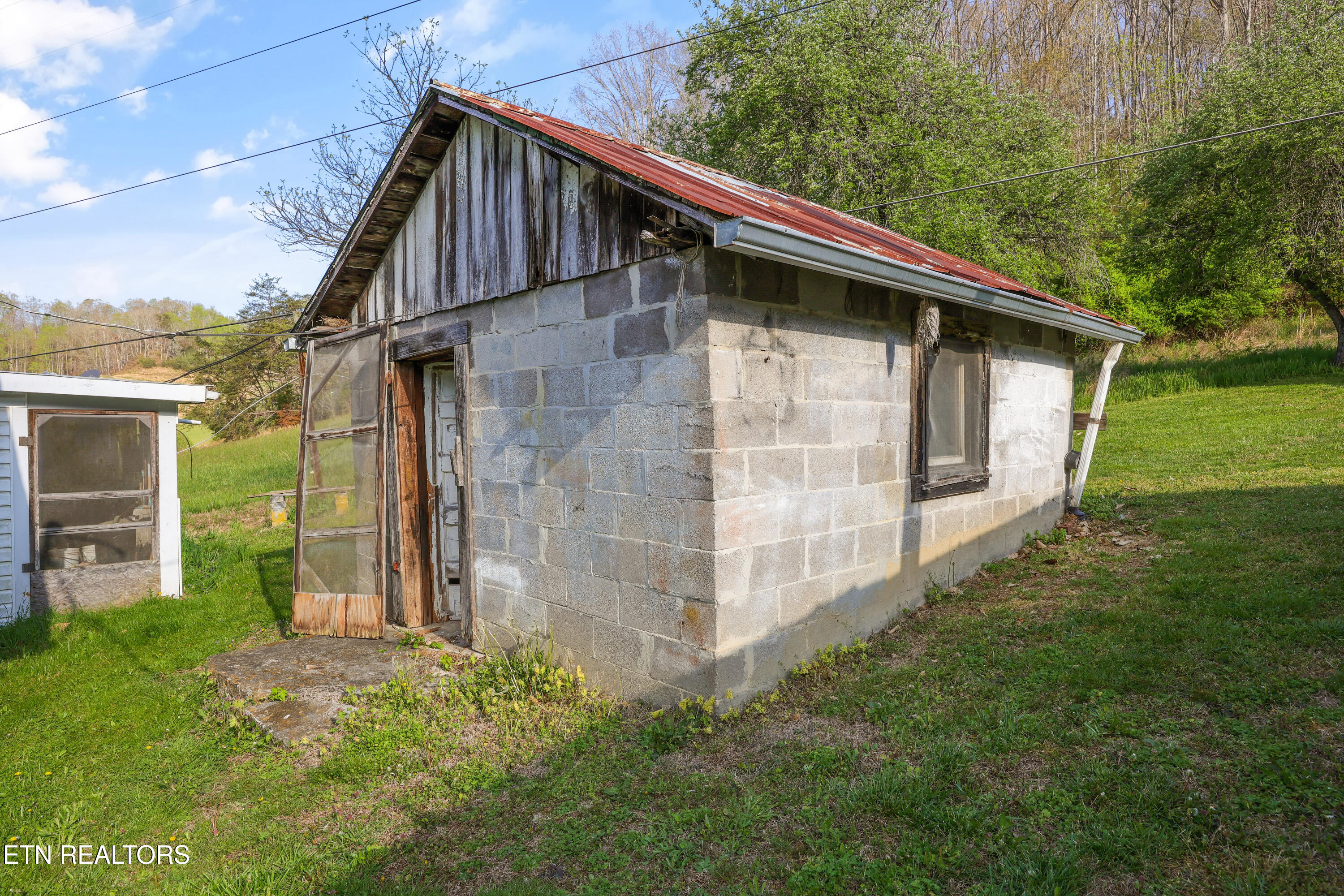542 Back Valley Road Sneedville, TN 37869 - Photo 8 of 31 IMG_0199