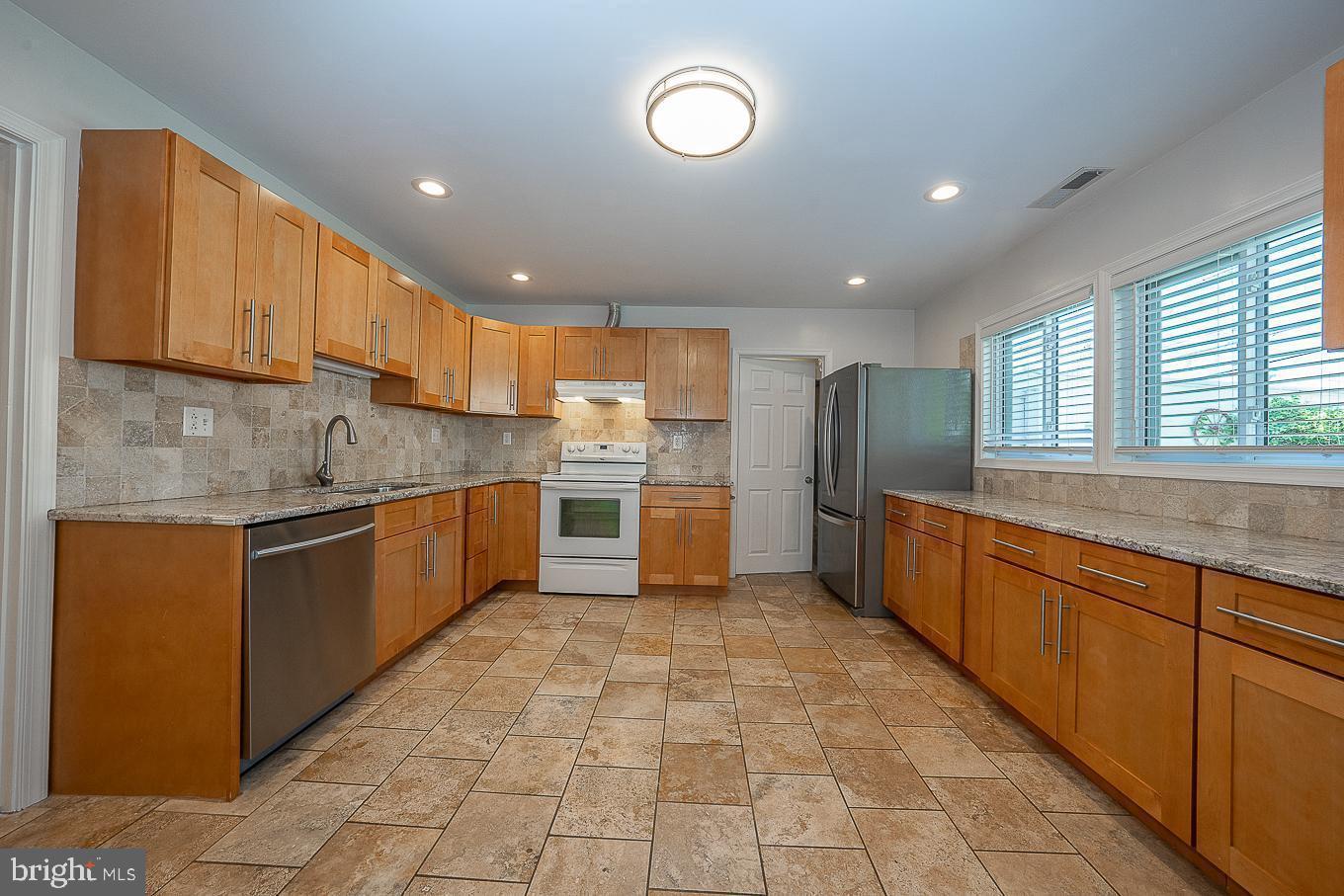 6950 Fowler Street Philadelphia, PA 19128 - Photo 6 of 24