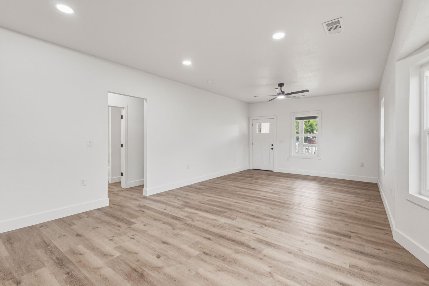 1127 J Street Reedley, CA 93654 - Photo 6 of 25