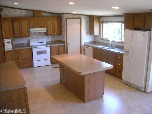 350 Bill Lohr Road Lexington, NC 27292 - Photo 3 of 11 Kitchen.