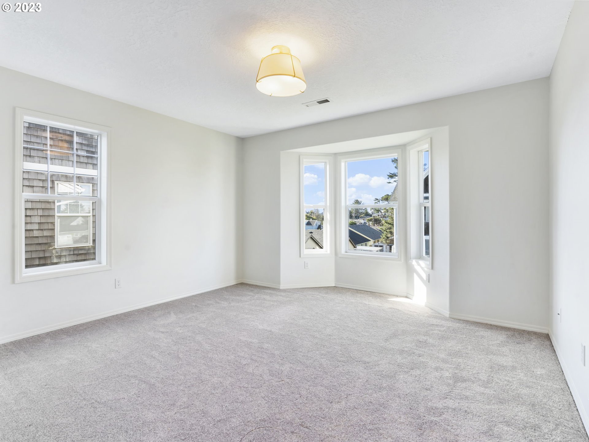 940 Necanicum Drive Seaside, OR 97138 - Photo 10 of 23 an empty room with windows