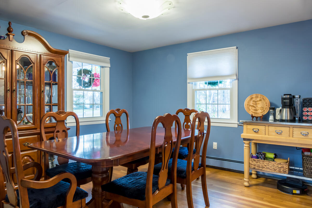 15 Old Farm Road Topsham, ME 04086 - Photo 16 of 52 25-Dining room (1 of 2)