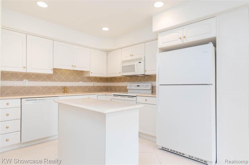 964 South Adams Road, Unit 8 Birmingham, MI 48009 - Photo 7 of 23 Gallery Image 7
