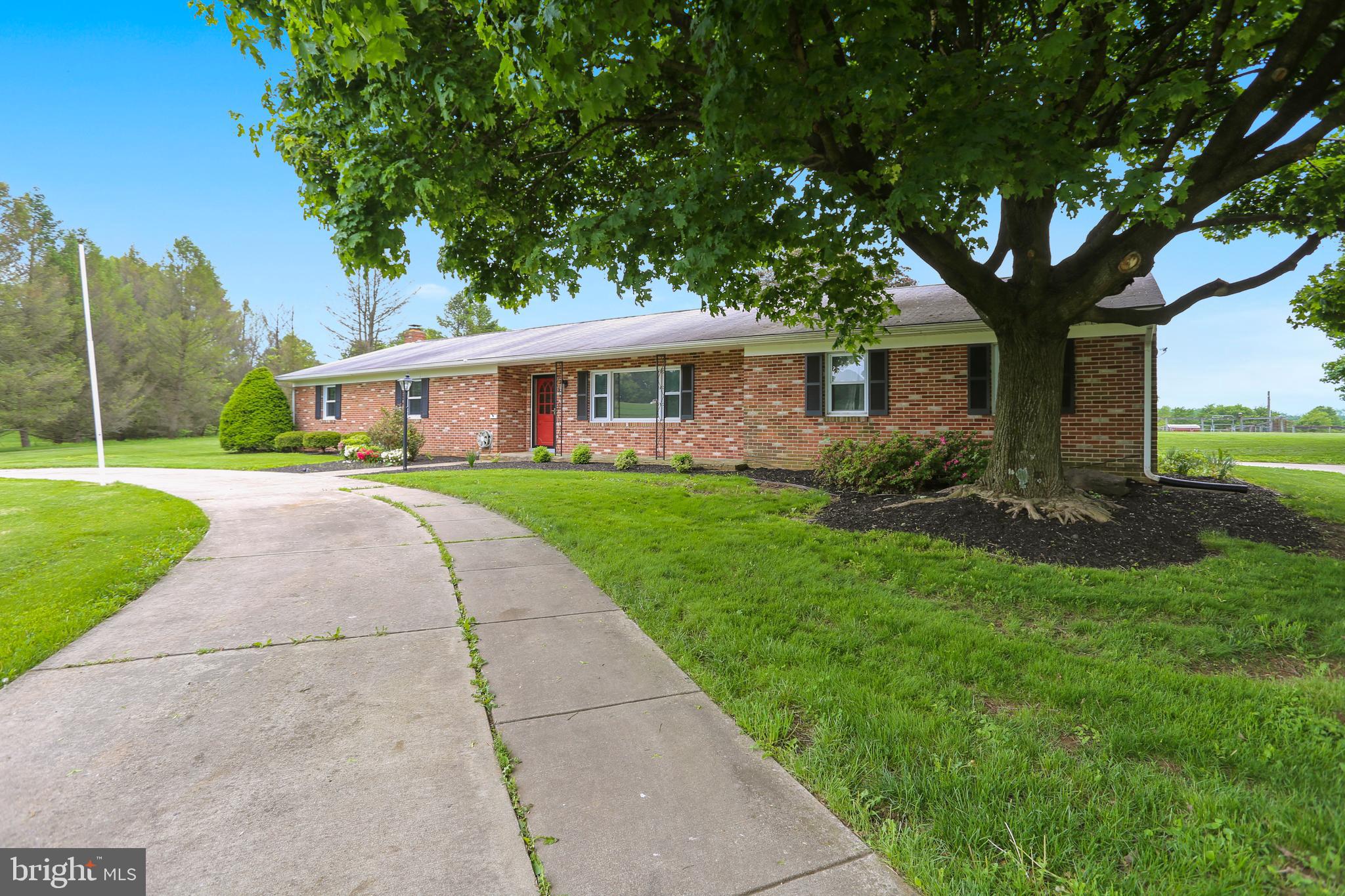 3531 Clarksburg Road Monrovia, MD 21770 - Photo 3 of 27 Circular driveway
