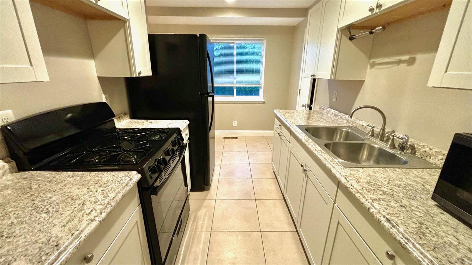 403 Bittersweet Drive O'Fallon, MO 63366 - Photo 4 of 19