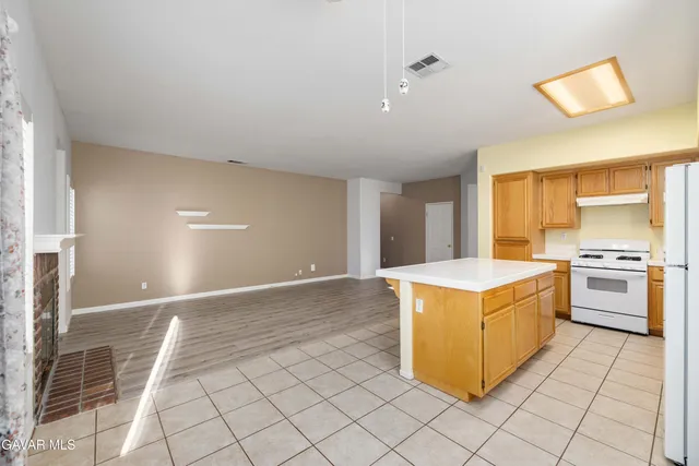 $489,000 | 45641 Knightsbridge Street, Lancaster, CA 93534