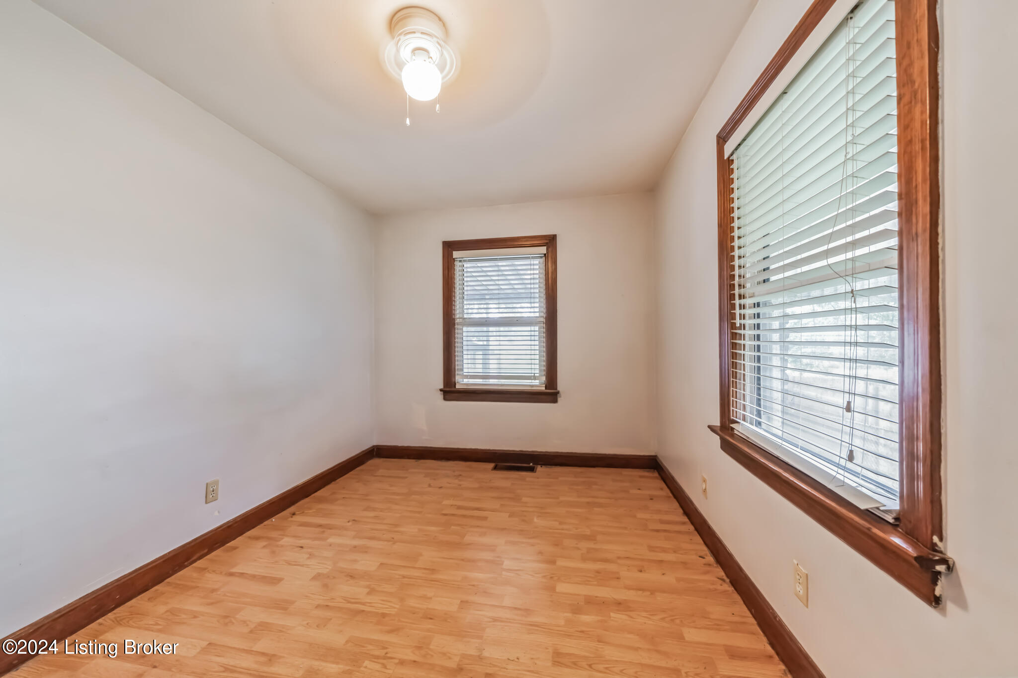 4132 Dover Road Louisville, KY 40216 - Photo 10 of 23 4132_Dover_Rd_Louisville_KY_40216-Others