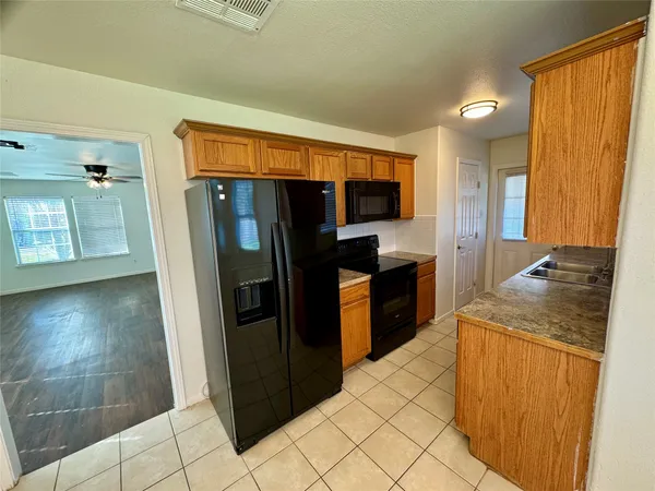 $2,095 | 710 Honeysuckle Drive, Leander, TX 78641