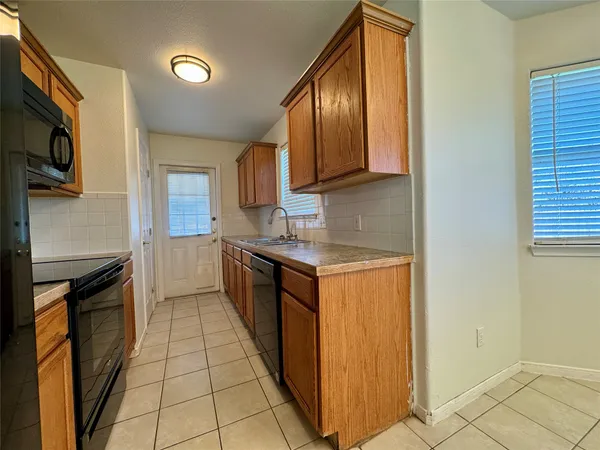 $2,095 | 710 Honeysuckle Drive, Leander, TX 78641
