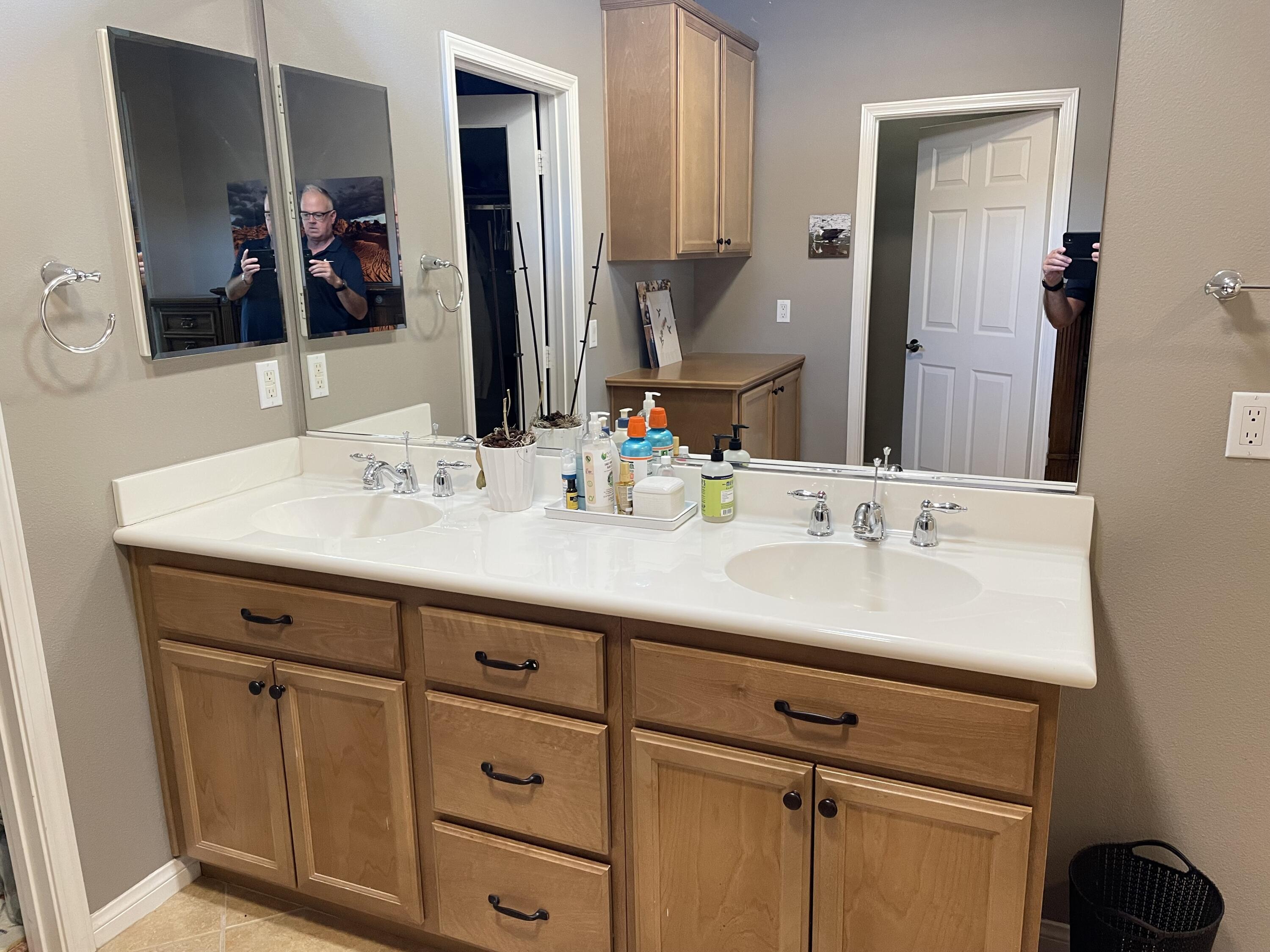 60880 Azul Court La Quinta, CA 92253 - Photo 17 of 33 a bathroom with a sink and a mirror