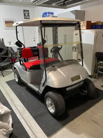 a car parked in front of a building