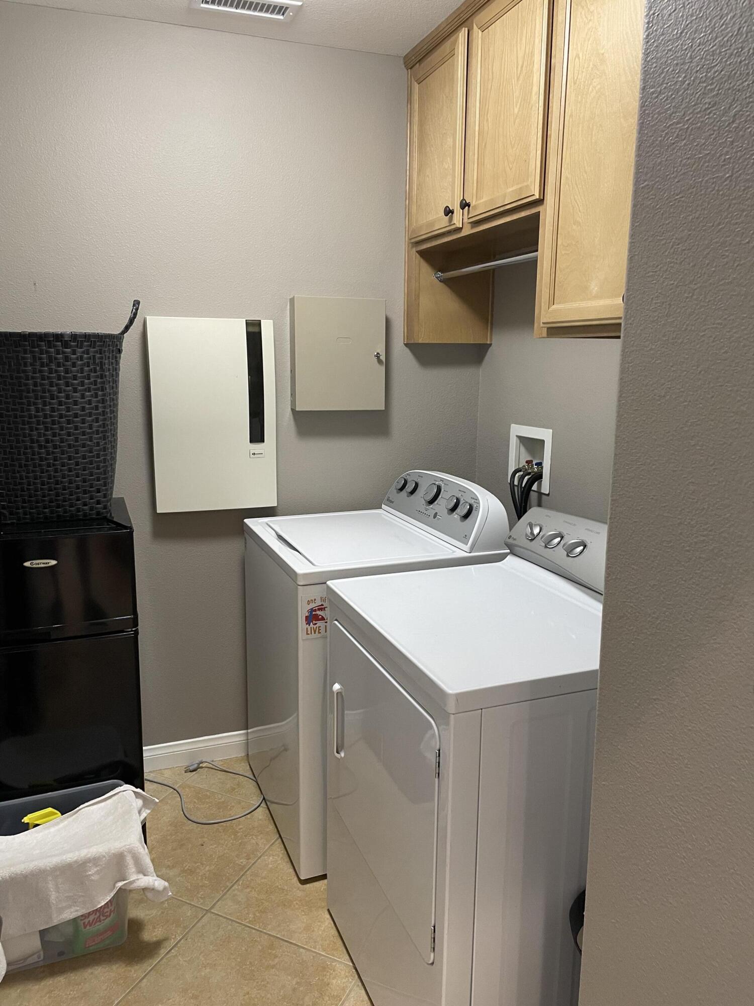 60880 Azul Court La Quinta, CA 92253 - Photo 33 of 33 a utility room with dryer and washer