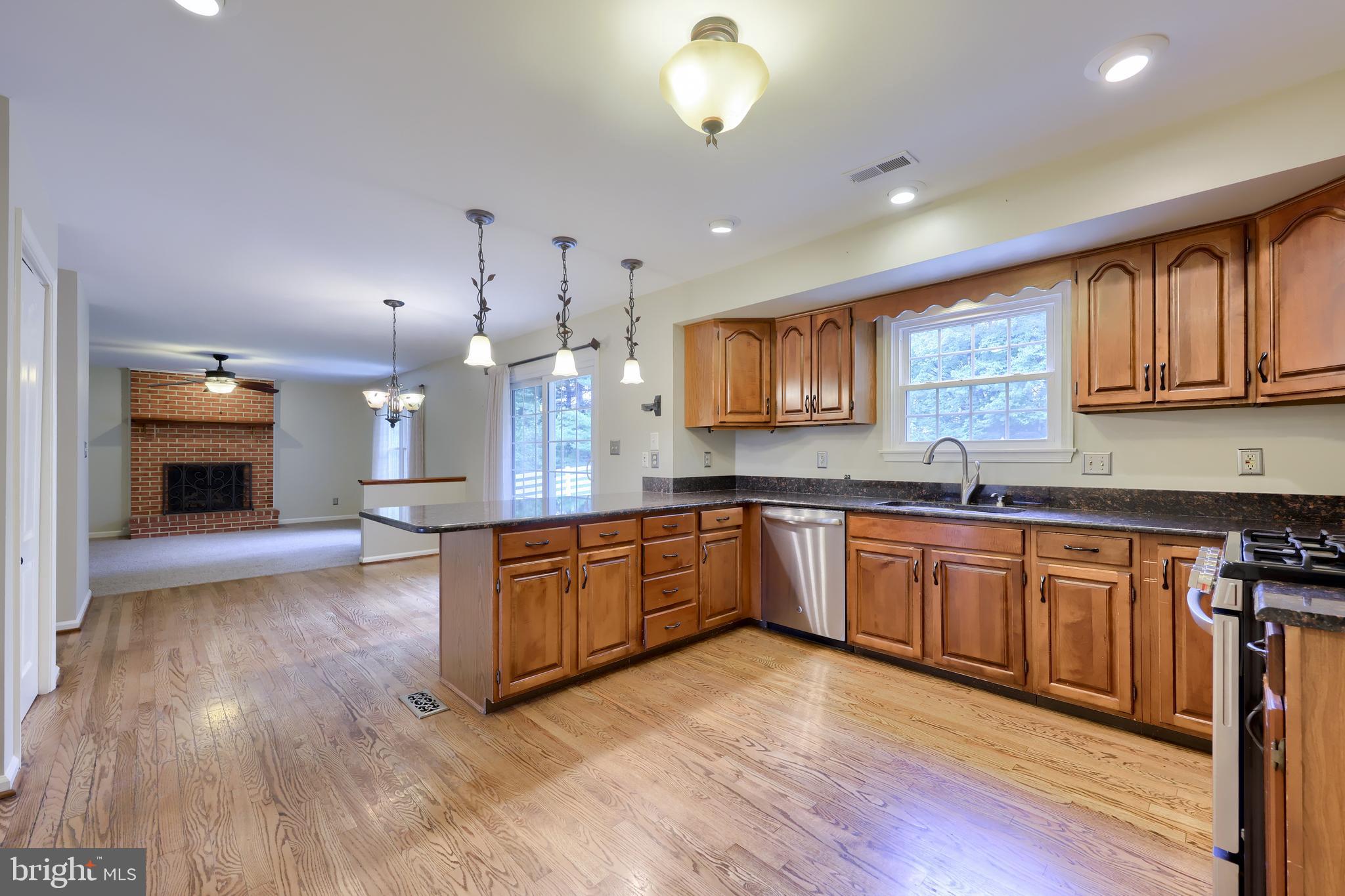 3645 Pleasant Valley Road York, PA 17406 - Photo 14 of 39 Kitchen w/ Granite Counters