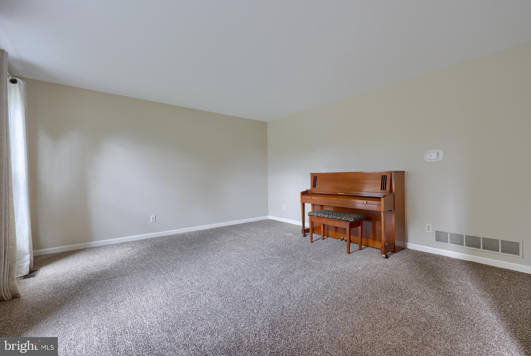 3645 Pleasant Valley Road York, PA 17406 - Photo 7 of 39 Formal Living Room
