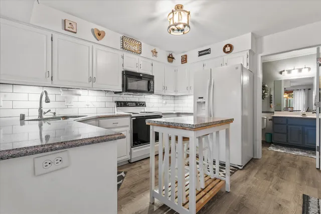 $399,900 | N34-w23844 Grace Avenue, Unit B, Pewaukee, WI 53072