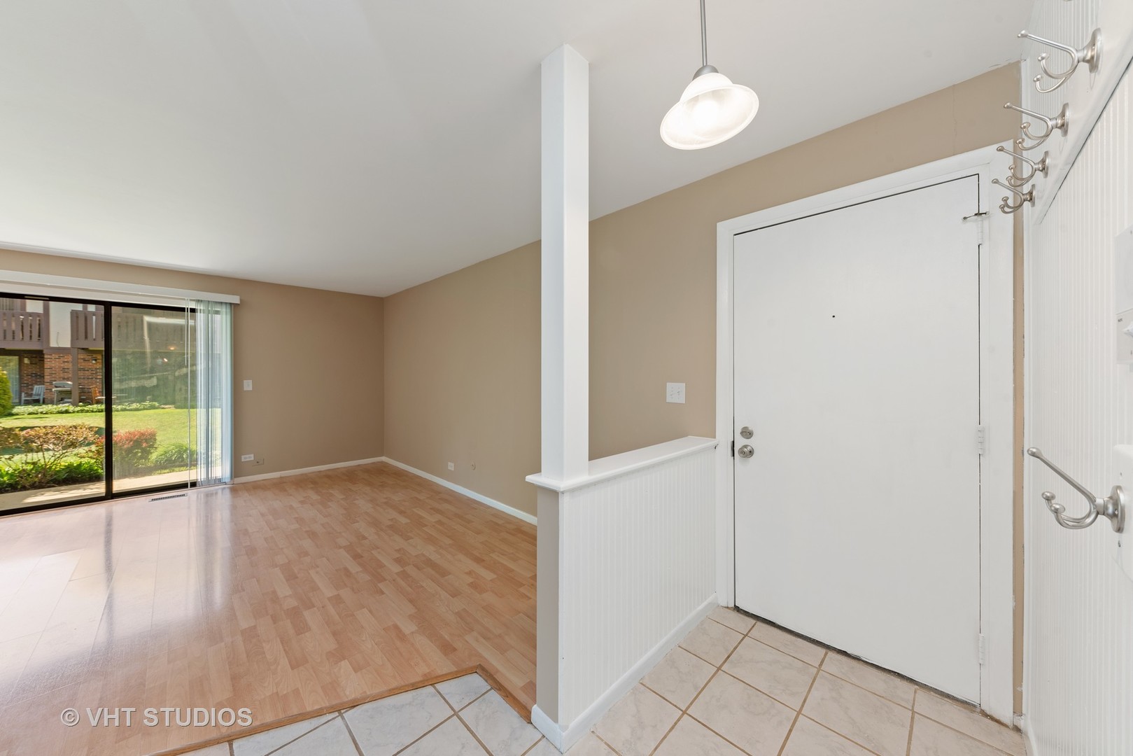 4640 Calvert Drive, Unit C1 Rolling Meadows, IL 60008 - Photo 2 of 16