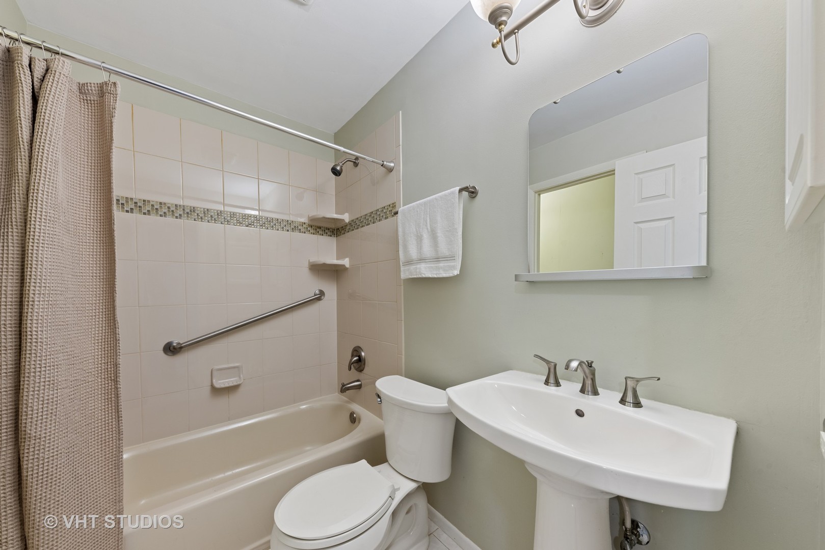 4640 Calvert Drive, Unit C1 Rolling Meadows, IL 60008 - Photo 11 of 16