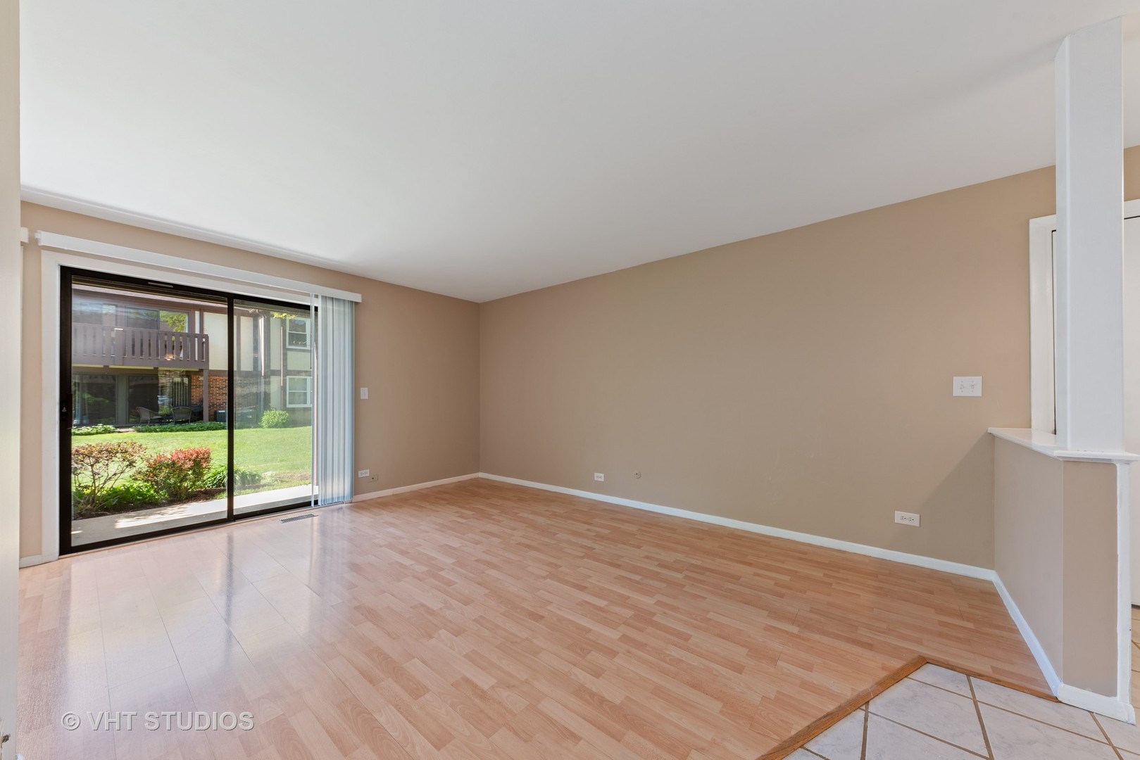4640 Calvert Drive, Unit C1 Rolling Meadows, IL 60008 - Photo 3 of 16