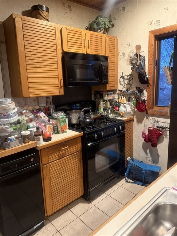 621 Sunderland Road Worcester, MA 01604 - Photo 5 of 14