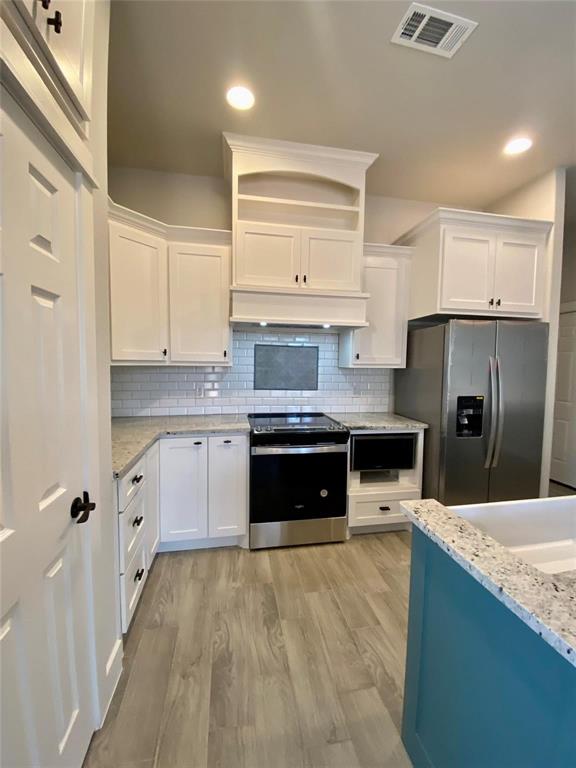 411 Cleveland Road Granbury, TX 76049 - Photo 4 of 21 a large kitchen with stainless steel appliances granite countertop a stove a sink and a refrigerator