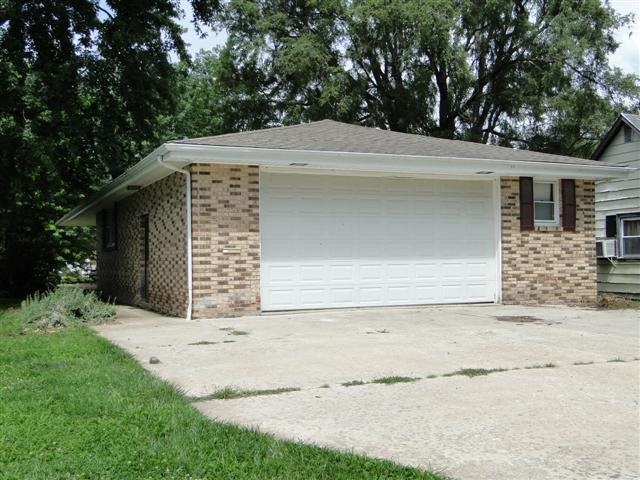 565 Cleveland Street Bushnell, IL 61422 - Photo 3 of 18 Gallery Image 3