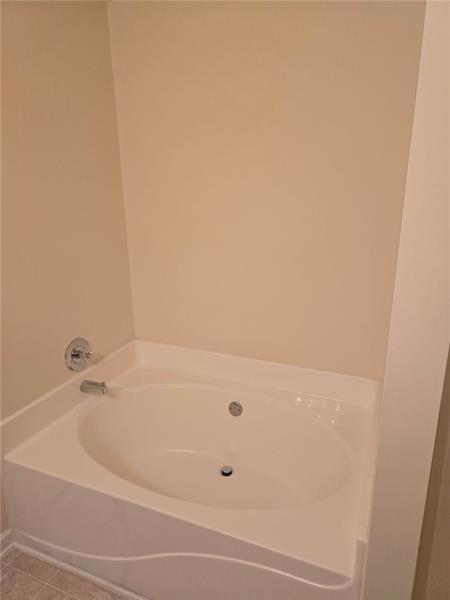 40 Middlebrook Drive Cartersville, GA 30120 - Photo 11 of 18 a bathroom with a bathtub