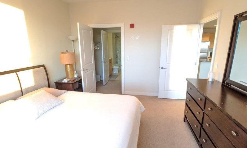 175 Blossom Street, Unit 4 Boston, MA 02114 - Photo 4 of 5 a bedroom with a bed and a flat screen tv