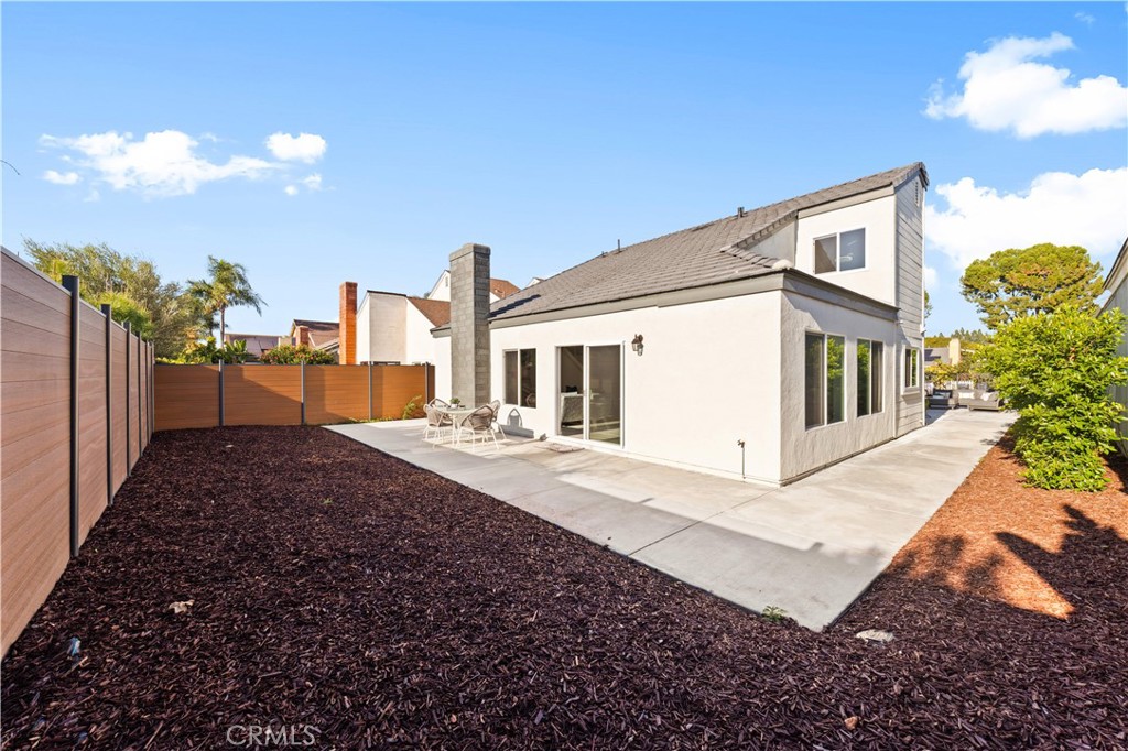39 Cape Cod Irvine, CA 92620 - Photo 4 of 56 a front view of a house with a yard