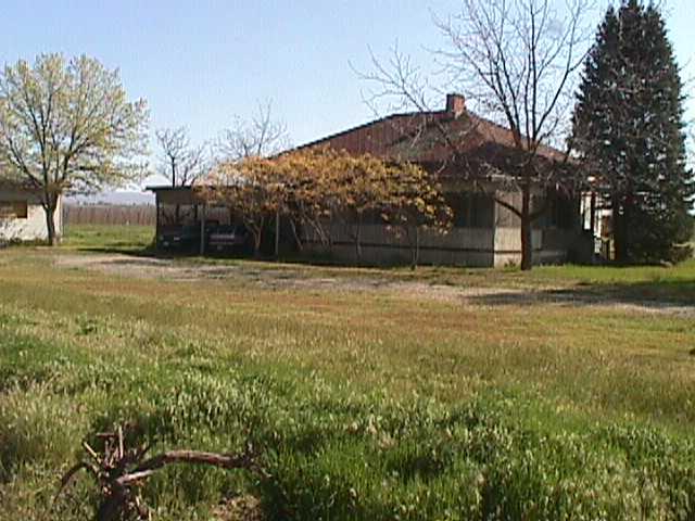 5360 East Euclid Road Mabton, WA 98935 - Photo 1 of 2 a view of a yard with a tree